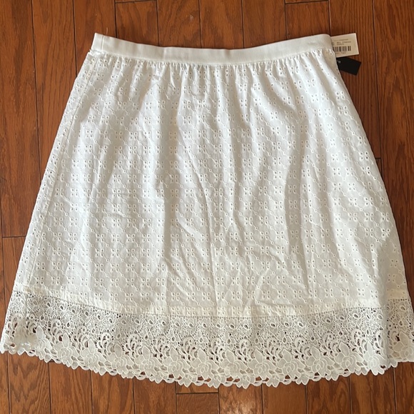 NWT Isaac Mizrahi White Embroidered Skirt with Elastic Waist and Lace/Size Large - Picture 5 of 8